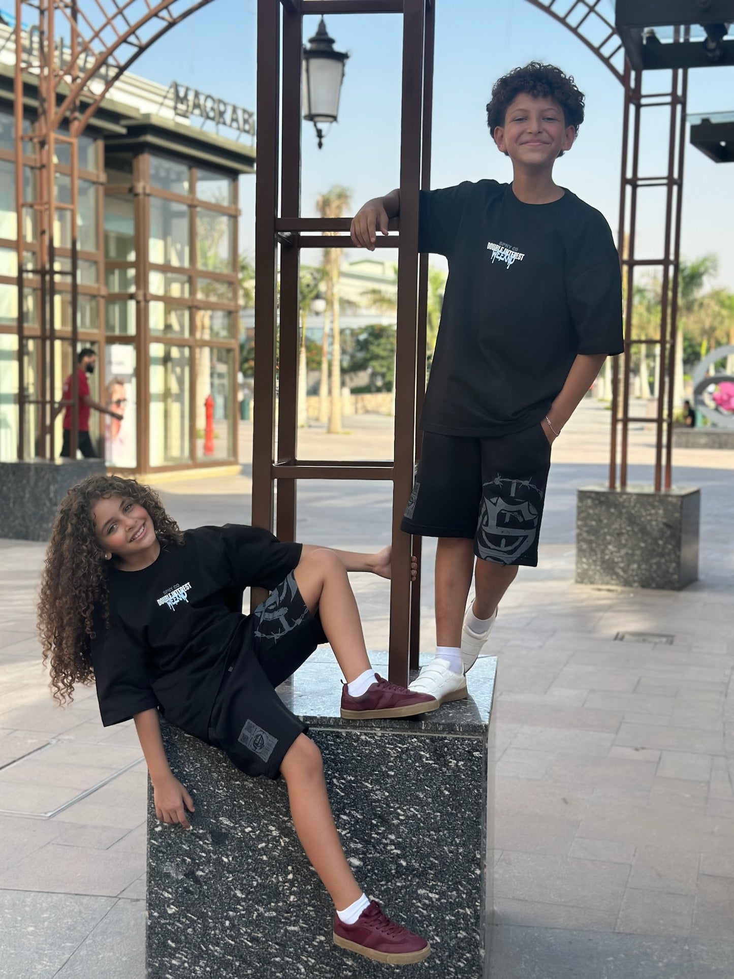 Weenk black t-shirt