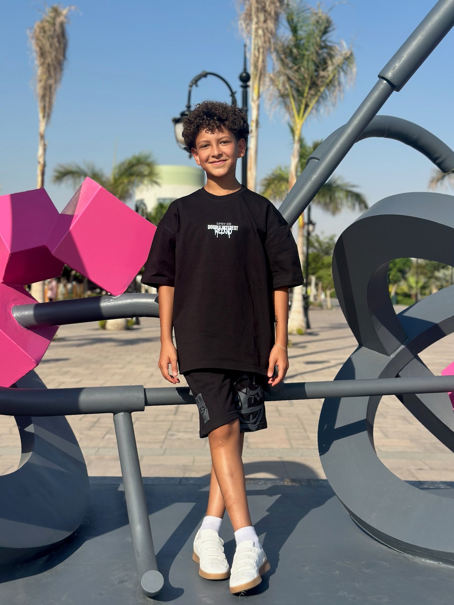 Weenk black t-shirt