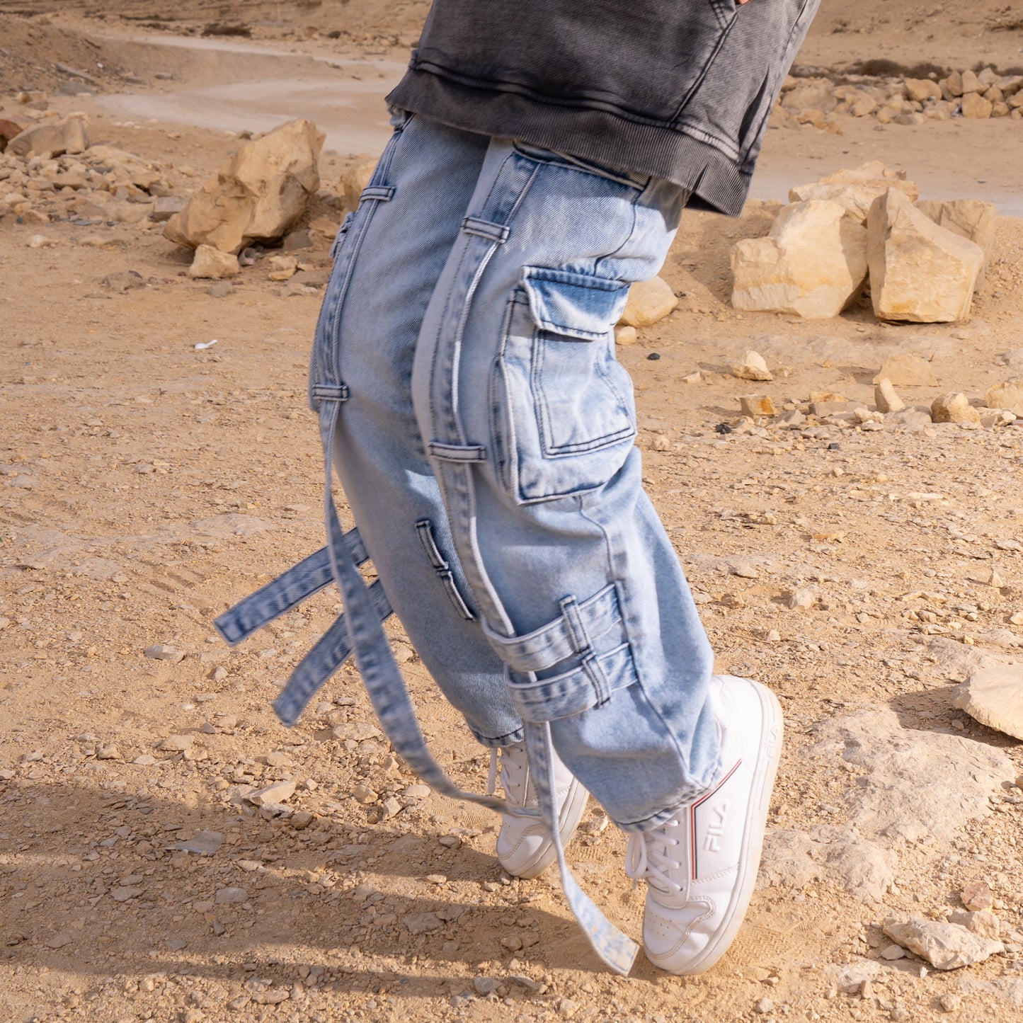 Strapy blue jeans
